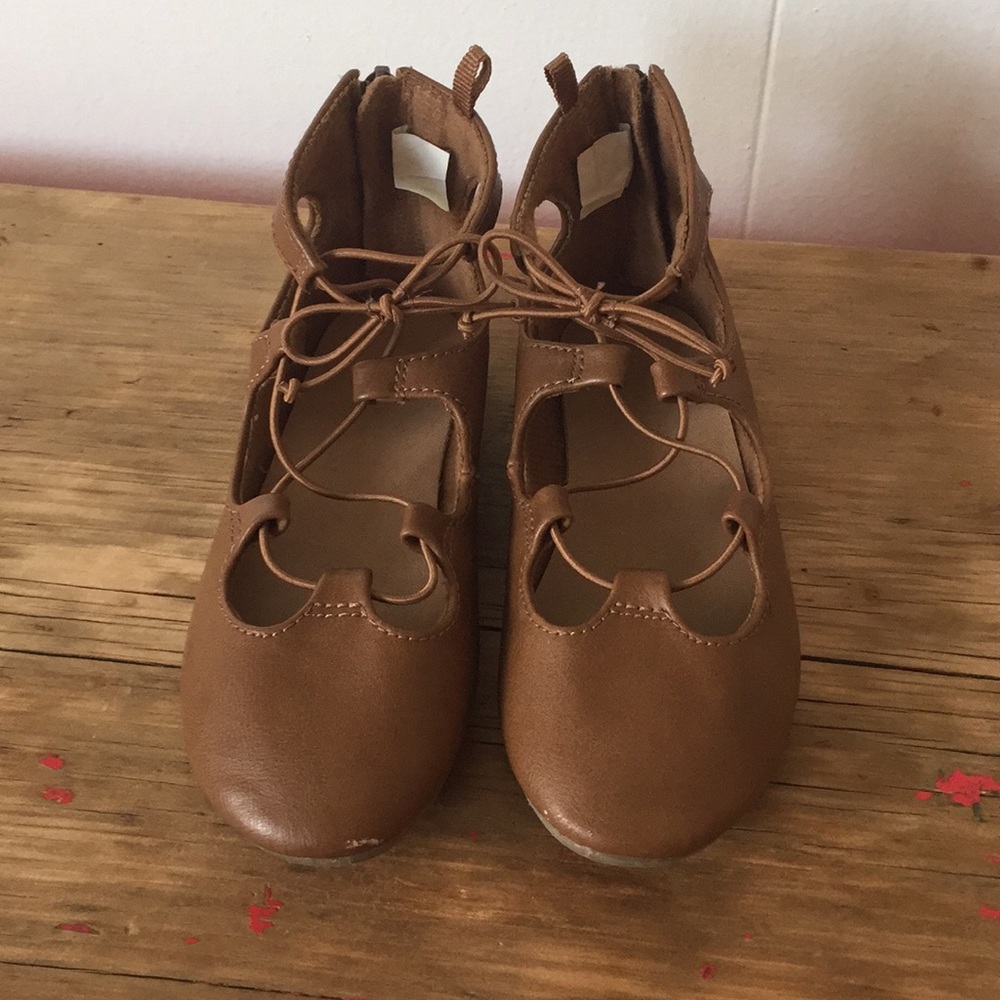 Old Navy tan ballet flat.